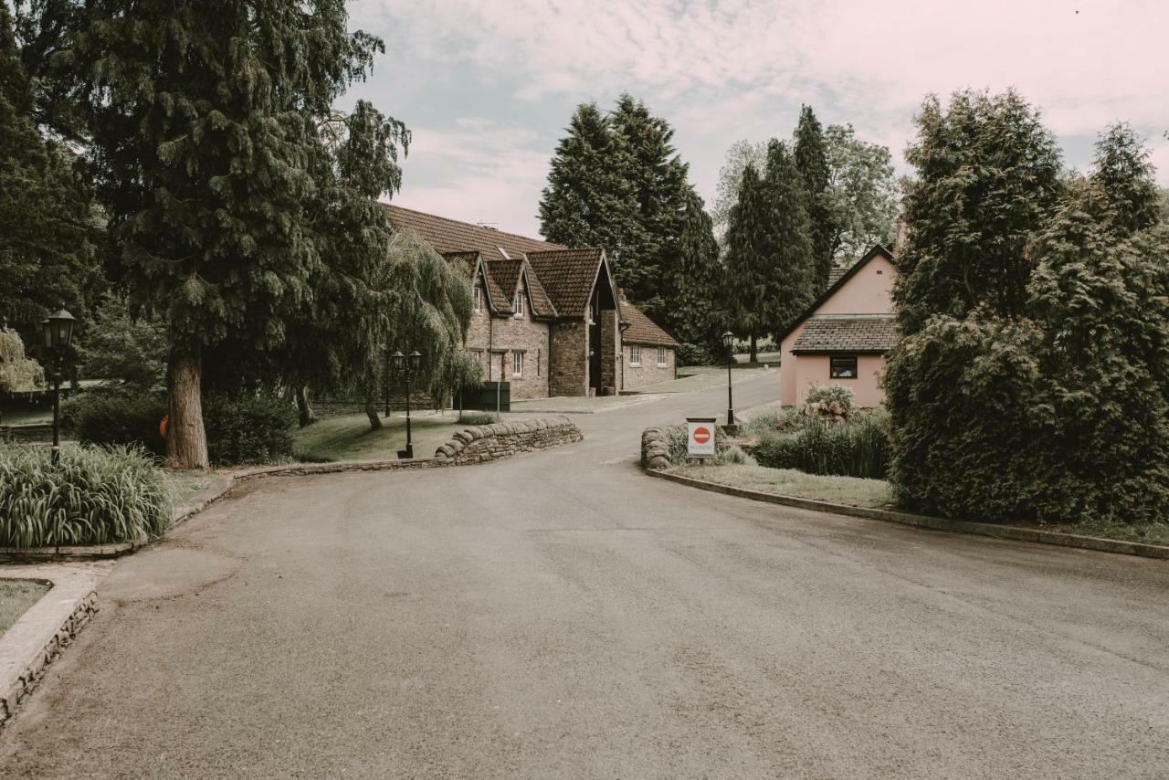 Cwrt Bleddyn Hotel & Spa Usk Exterior foto