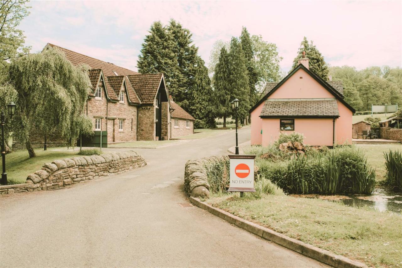 Cwrt Bleddyn Hotel & Spa Usk Exterior foto